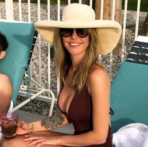 Meet your Posher, Max